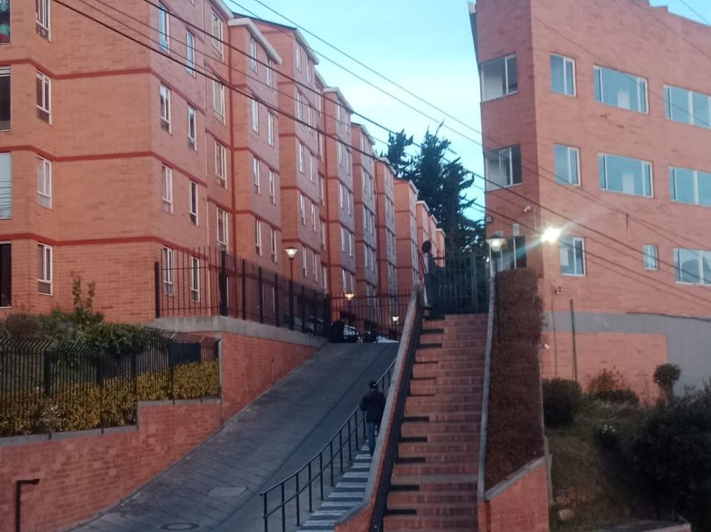 Apartamento de 3 alcobas en venta en Horizontes, Bogotá, 50 m² · foto 2 de 11
