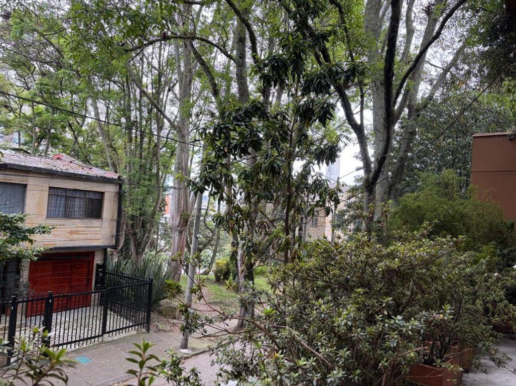 Casa de 4 alcobas en venta en Bosque Izquierdo, Bogotá, 400 m² · foto 2 de 20