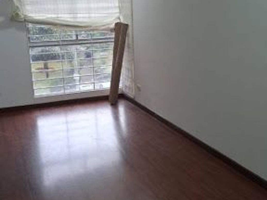 Apartaestudio en venta en Lombardía, Bogotá, 58 m² · foto 2 de 12