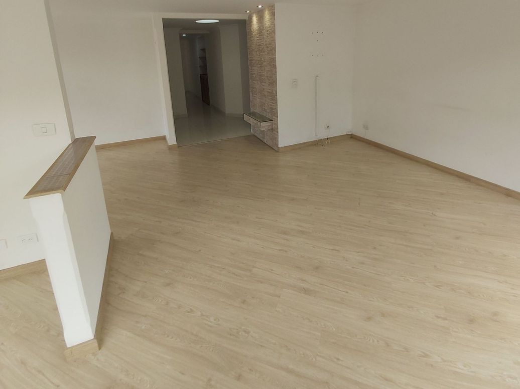 Apartamento de 3 alcobas en venta en El Contador, Bogotá, 139 m² · foto 4 de 12