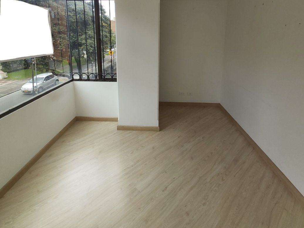 Apartamento de 3 alcobas en venta en El Contador, Bogotá, 139 m² · foto 3 de 12