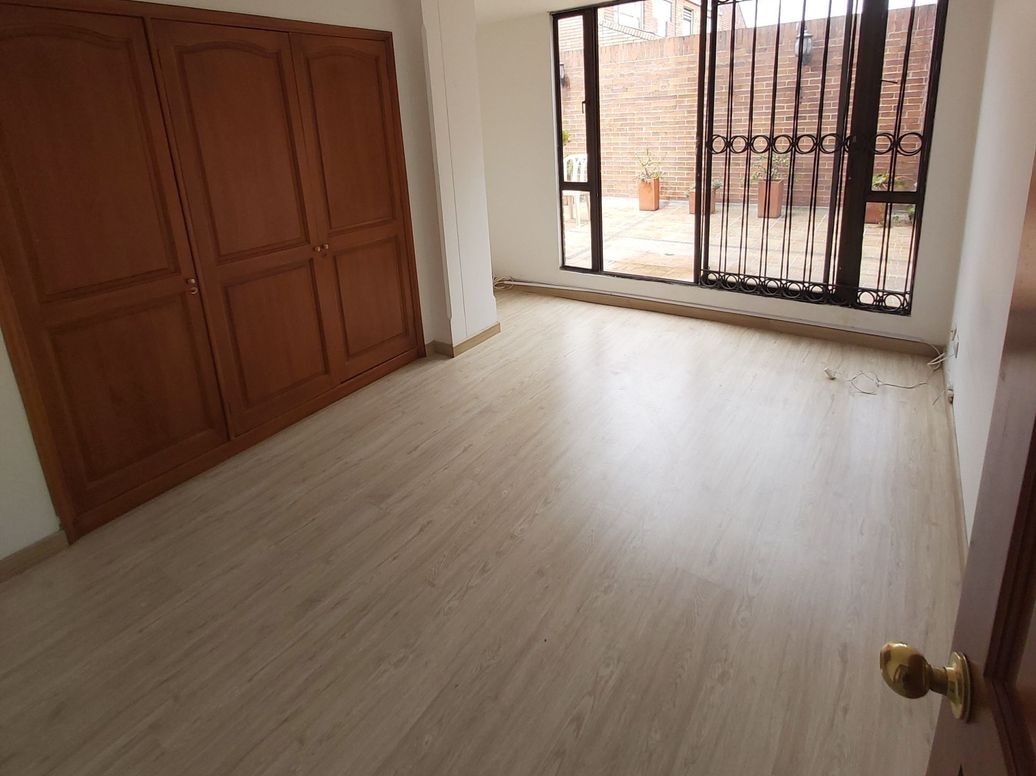 Apartamento de 3 alcobas en venta en El Contador, Bogotá, 139 m² · foto 8 de 12
