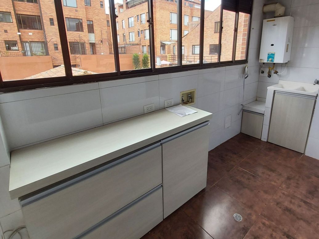 Apartamento de 3 alcobas en venta en El Contador, Bogotá, 139 m² · foto 10 de 12