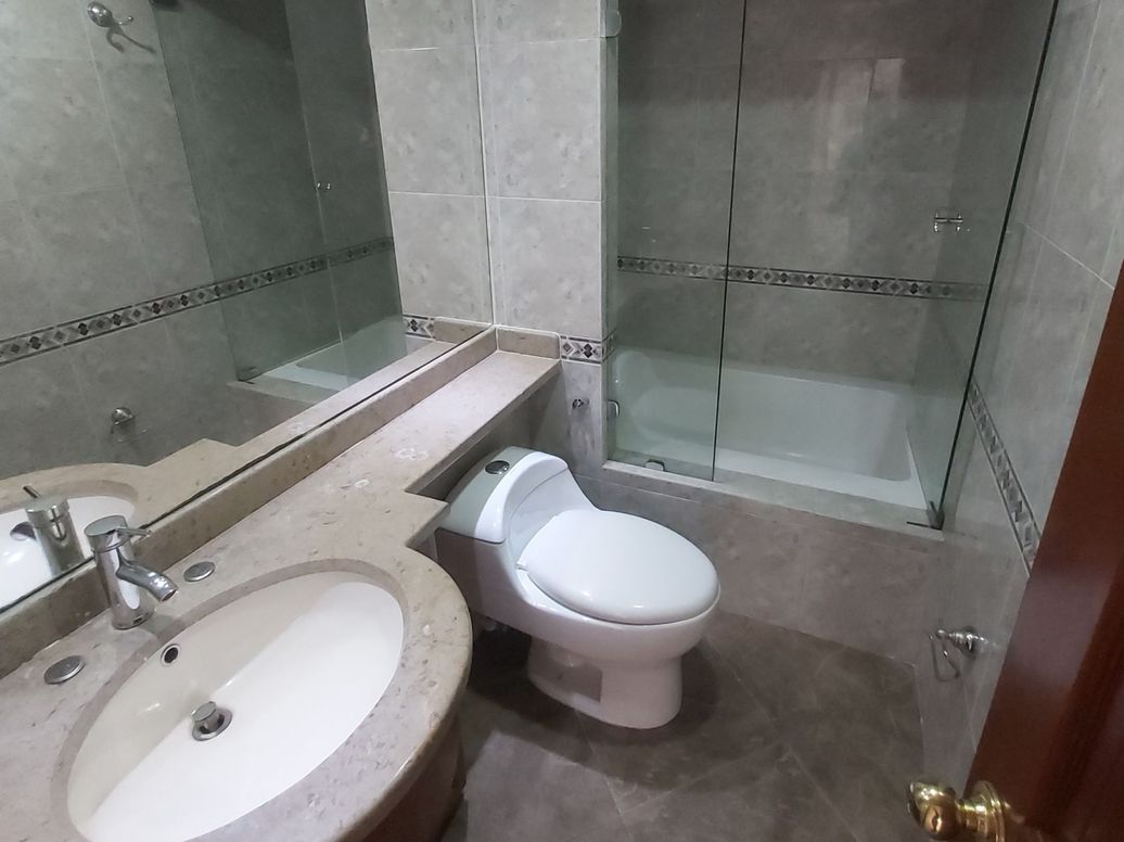 Apartamento de 3 alcobas en venta en El Contador, Bogotá, 139 m² · foto 12 de 12