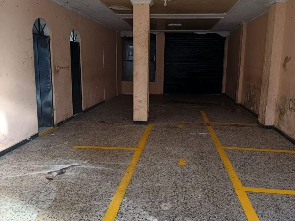 Casa de 8 alcobas en venta en El Refugio, Bogotá, 216 m² · foto 2 de 20