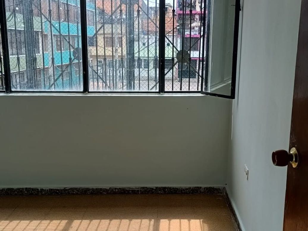 Casa de 8 alcobas en venta en El Refugio, Bogotá, 216 m² · foto 13 de 20