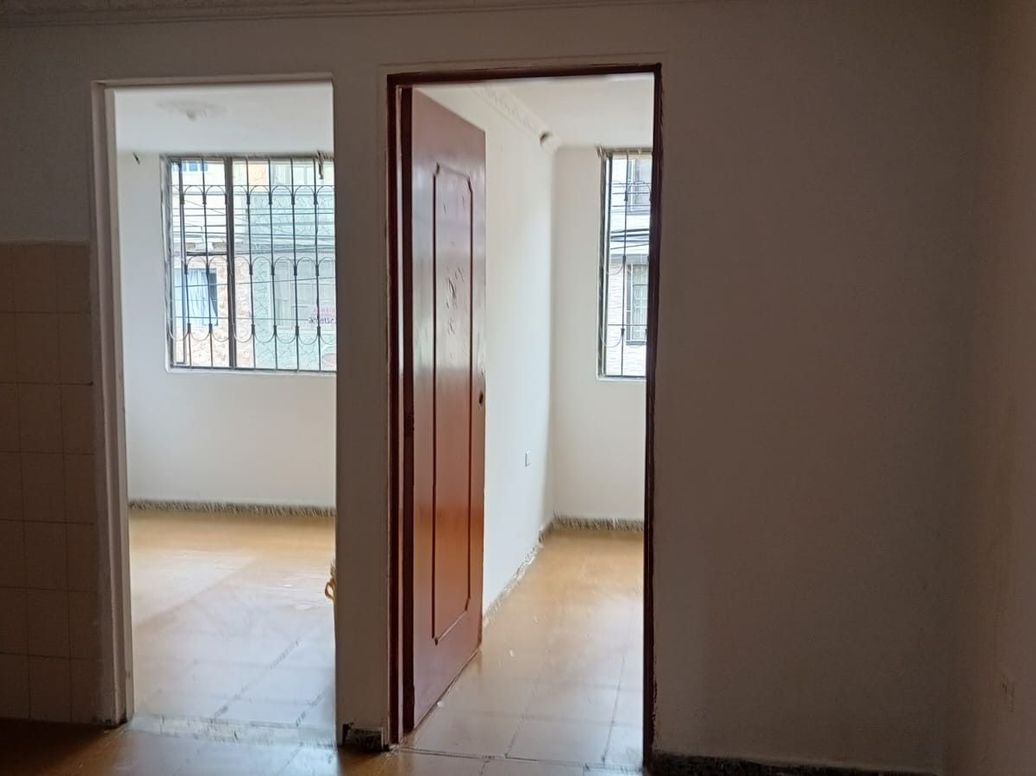 Casa de 8 alcobas en venta en El Refugio, Bogotá, 216 m² · foto 17 de 20