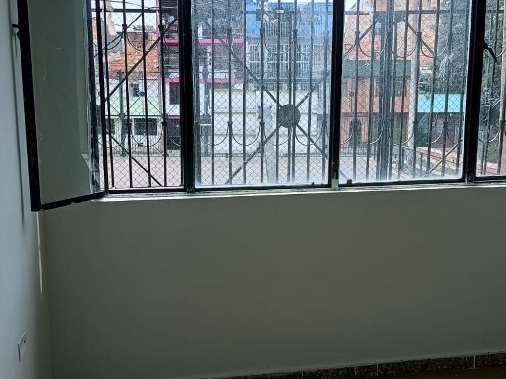 Casa de 8 alcobas en venta en El Refugio, Bogotá, 216 m² · foto 12 de 20