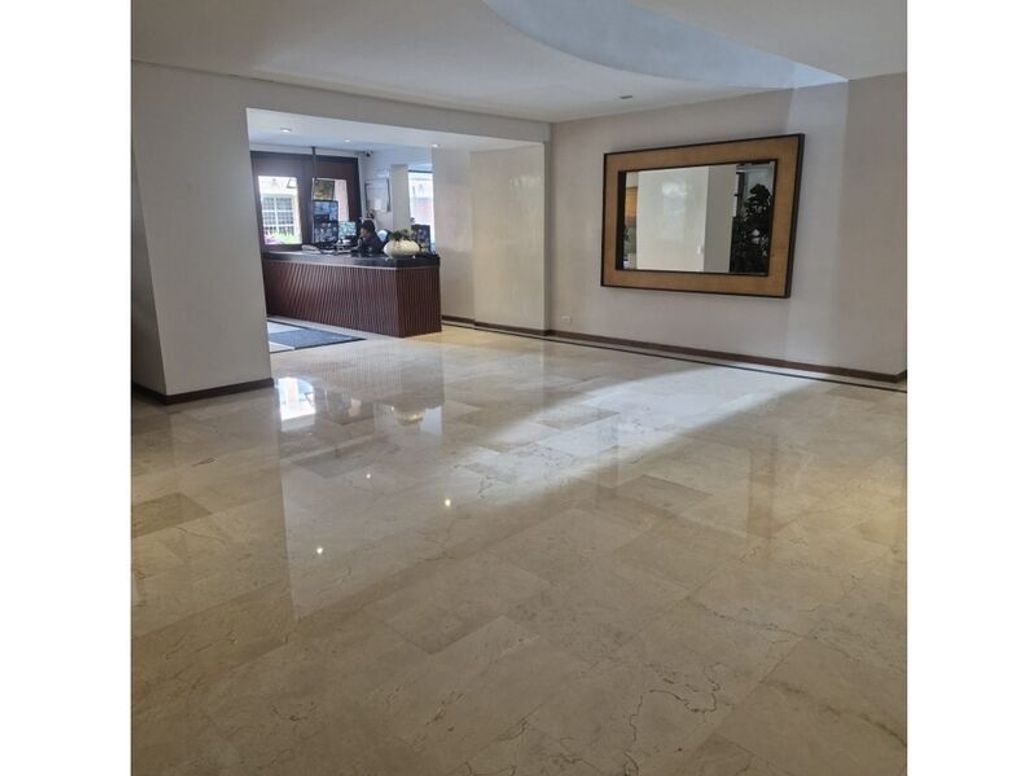 Apartamento de 3 alcobas en venta en Molinos Norte, Bogotá, 204 m² · foto 3 de 20