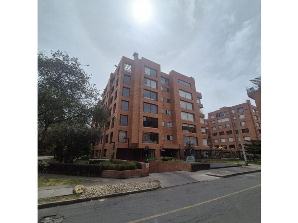 Apartamento de 3 alcobas en venta en Molinos Norte, Bogotá, 204 m² · foto 2 de 20