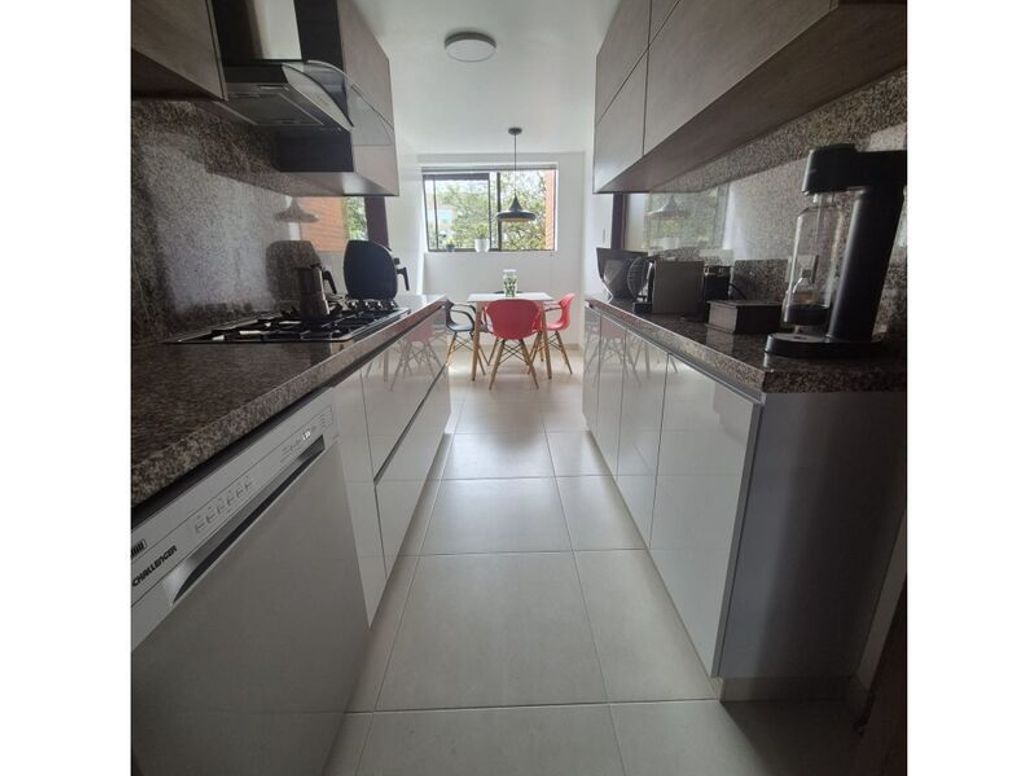 Apartamento de 3 alcobas en venta en Molinos Norte, Bogotá, 204 m² · foto 13 de 20
