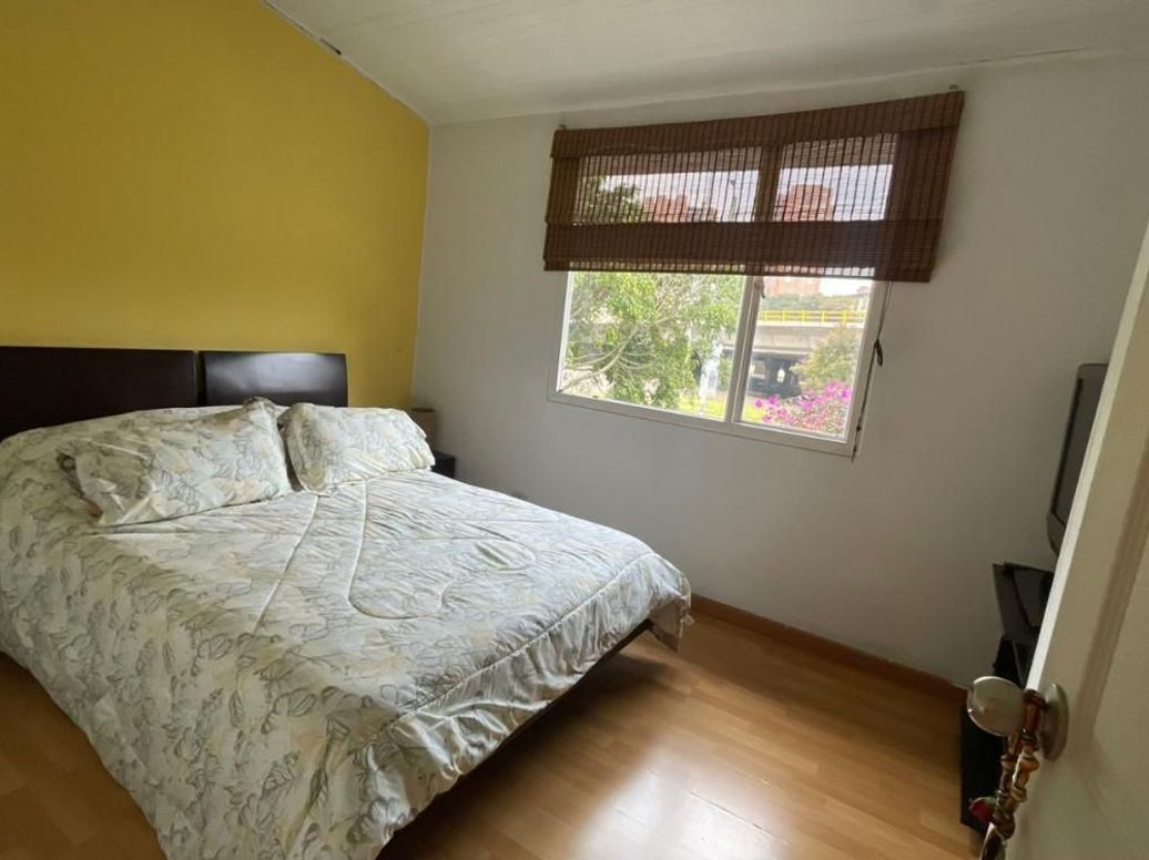Casa de 5 alcobas en venta en Ciudad Jardín Norte, Bogotá, 300 m² · foto 19 de 20