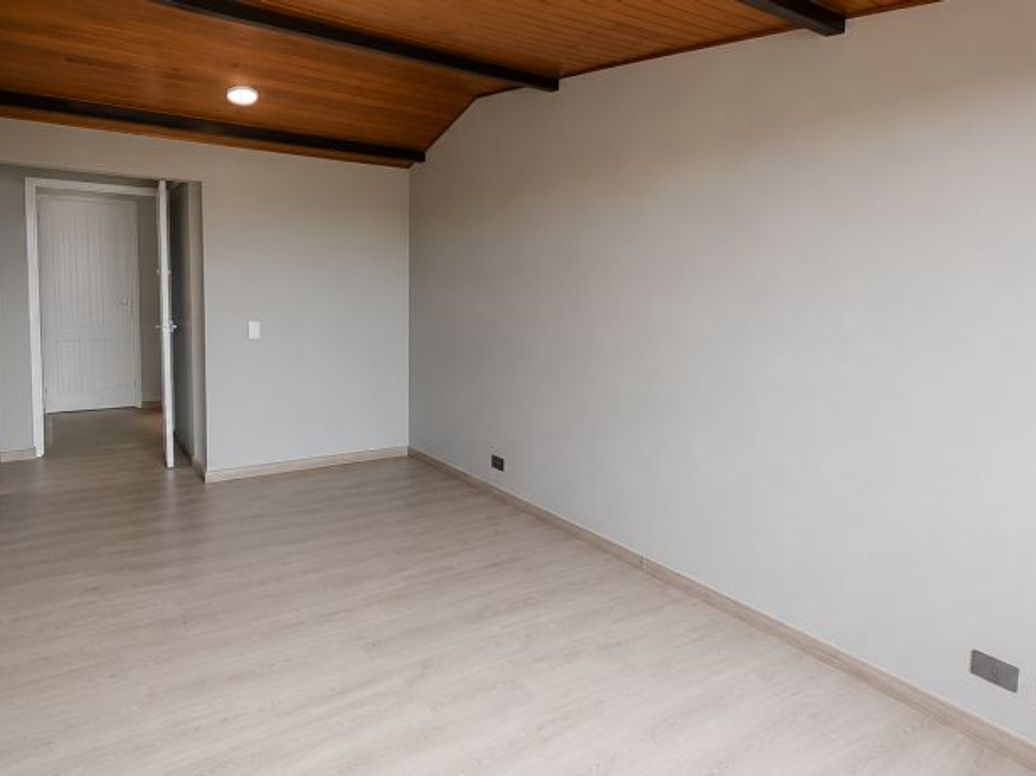 Apartamento de 3 alcobas en venta en Los Cristales, Bogotá, 60 m² · foto 2 de 14