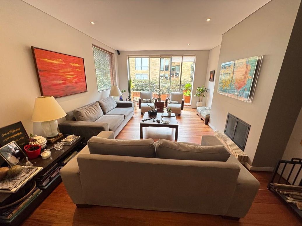 Apartamento de 3 alcobas en venta en Los Rosales, Bogotá, 183 m² · foto 2 de 20