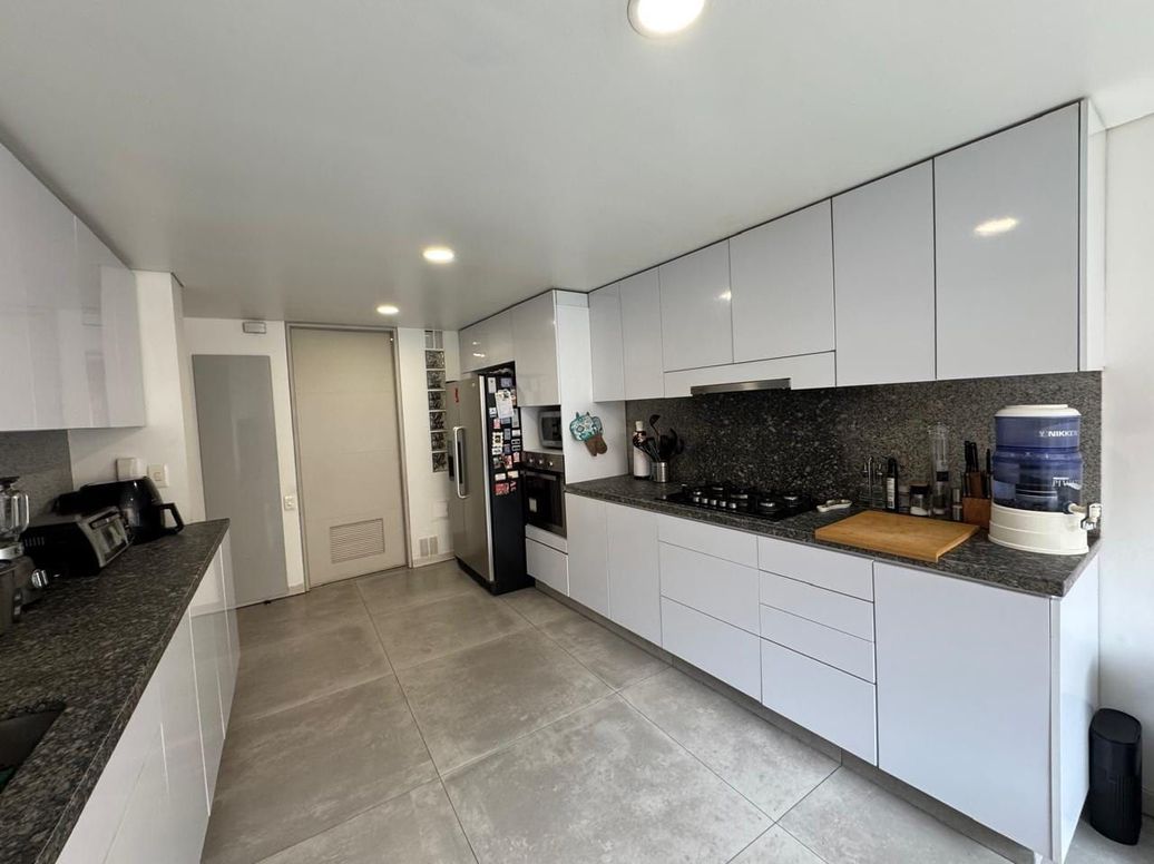 Apartamento de 3 alcobas en venta en Los Rosales, Bogotá, 183 m² · foto 9 de 20