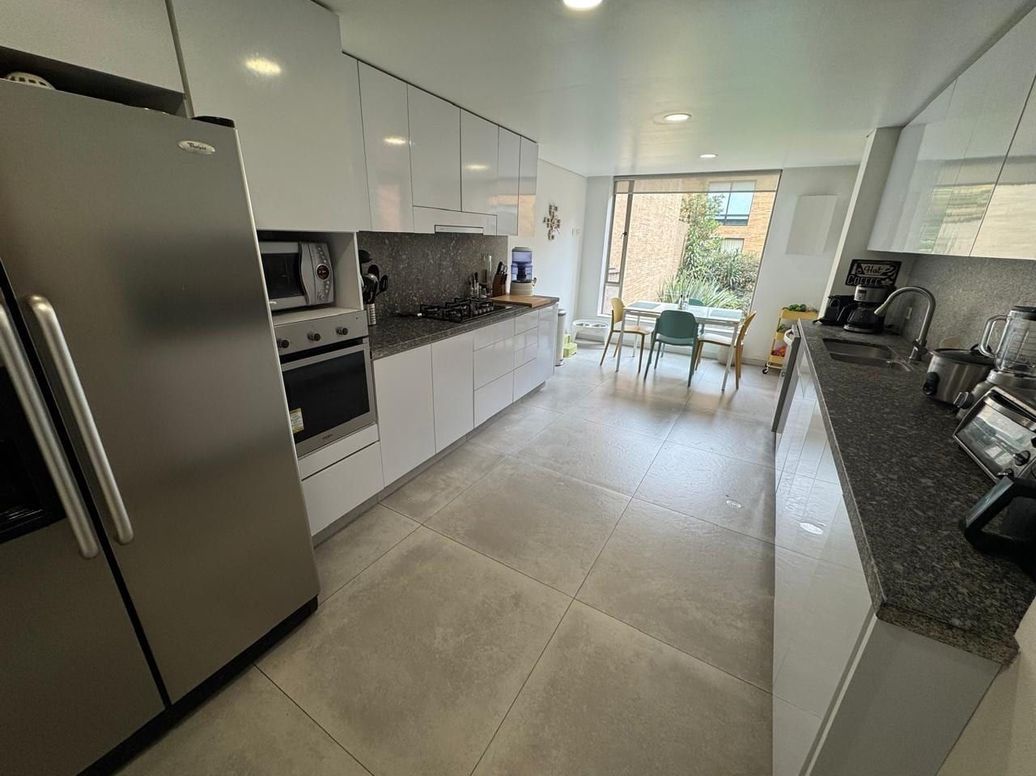Apartamento de 3 alcobas en venta en Los Rosales, Bogotá, 183 m² · foto 8 de 20