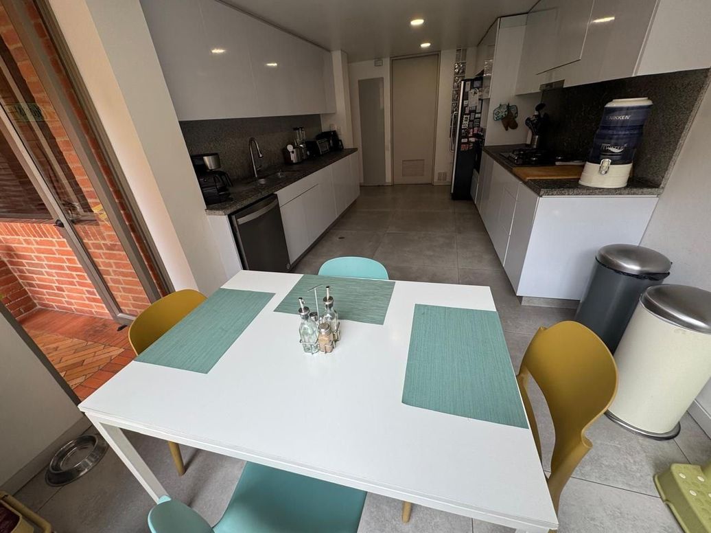 Apartamento de 3 alcobas en venta en Los Rosales, Bogotá, 183 m² · foto 12 de 20