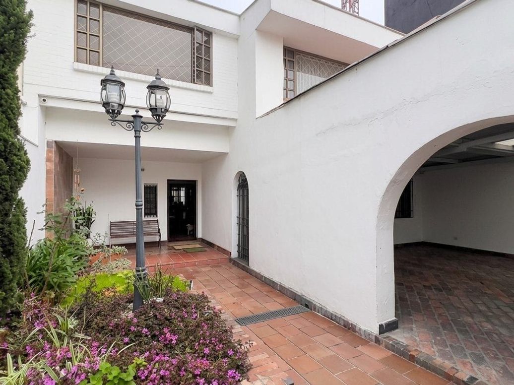 Casa de 3 alcobas en venta en Jardines Del Norte, Bogotá, 263 m² · foto 5 de 20