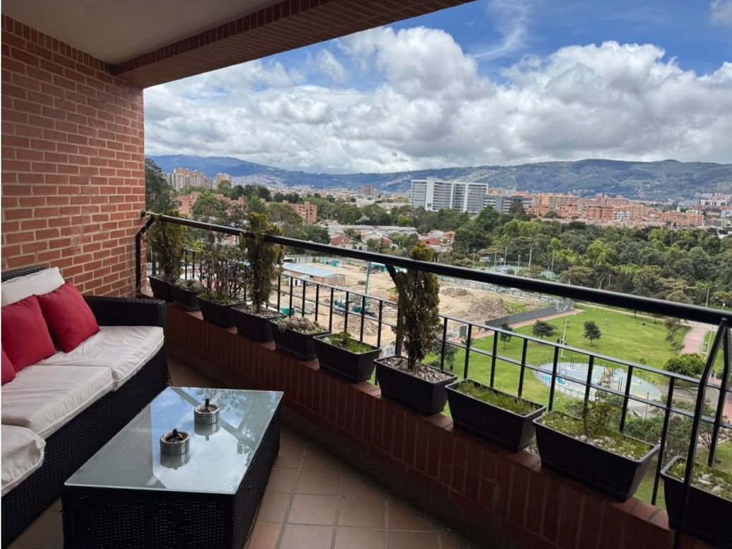 Apartamento de 3 alcobas en venta en Lago Cordoba, Bogotá, 154 m² · foto 2 de 20