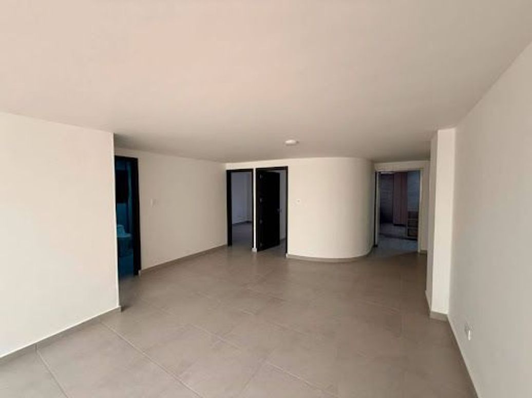 Apartamento de 3 alcobas en venta en El Recuerdo, Bogotá, 71 m² · foto 2 de 14
