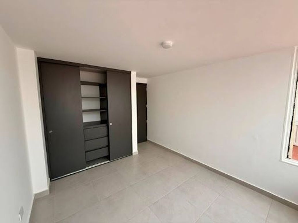 Apartamento de 3 alcobas en venta en El Recuerdo, Bogotá, 71 m² · foto 8 de 14