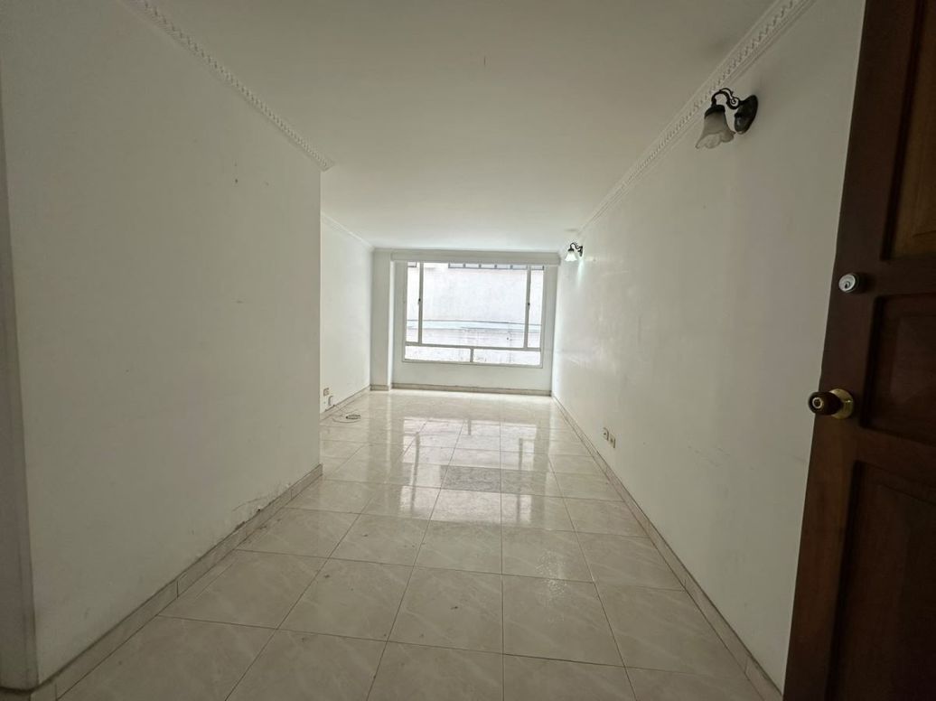 Apartamento de 3 alcobas en venta en La Alborada, Bogotá, 59 m² · foto 2 de 18