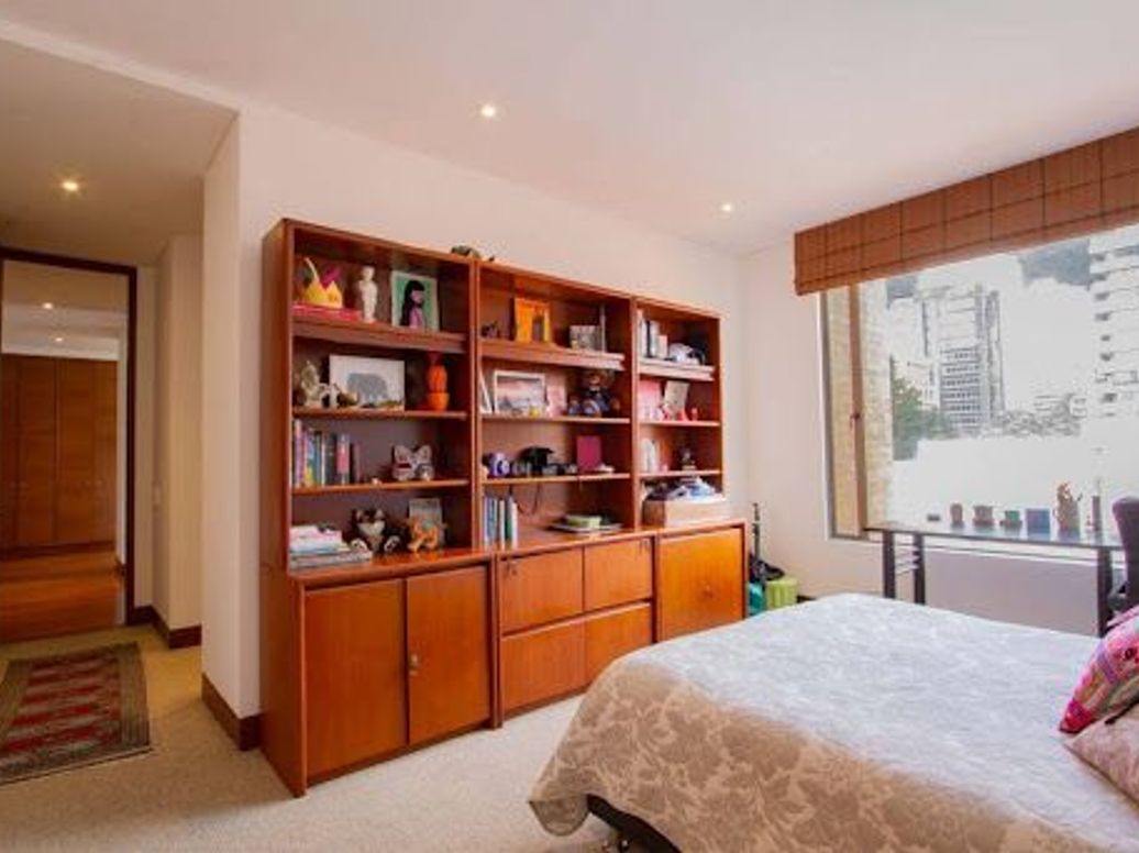 Apartamento de 4 alcobas en venta en La Cabrera, Bogotá, 342 m² · foto 17 de 20