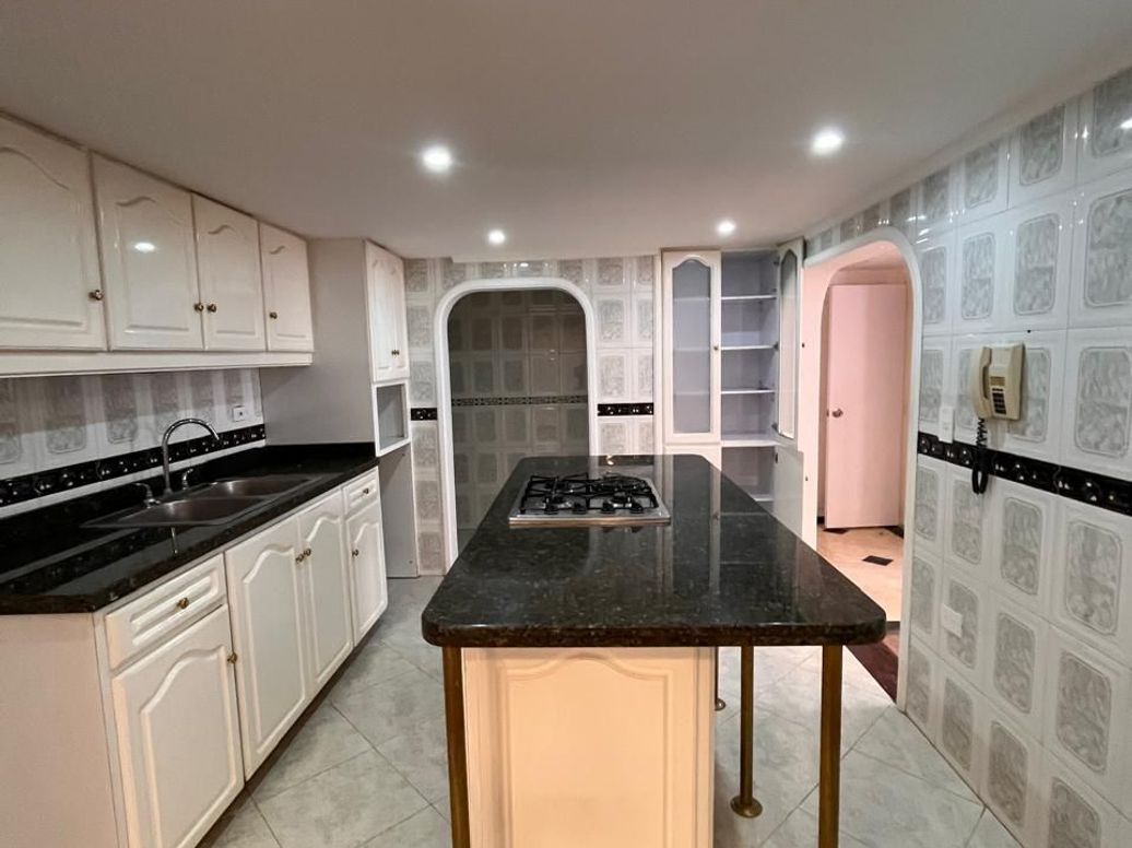 Apartamento de 3 alcobas en venta en Cr. El Bosque, Bogotá, 130 m² · foto 4 de 15