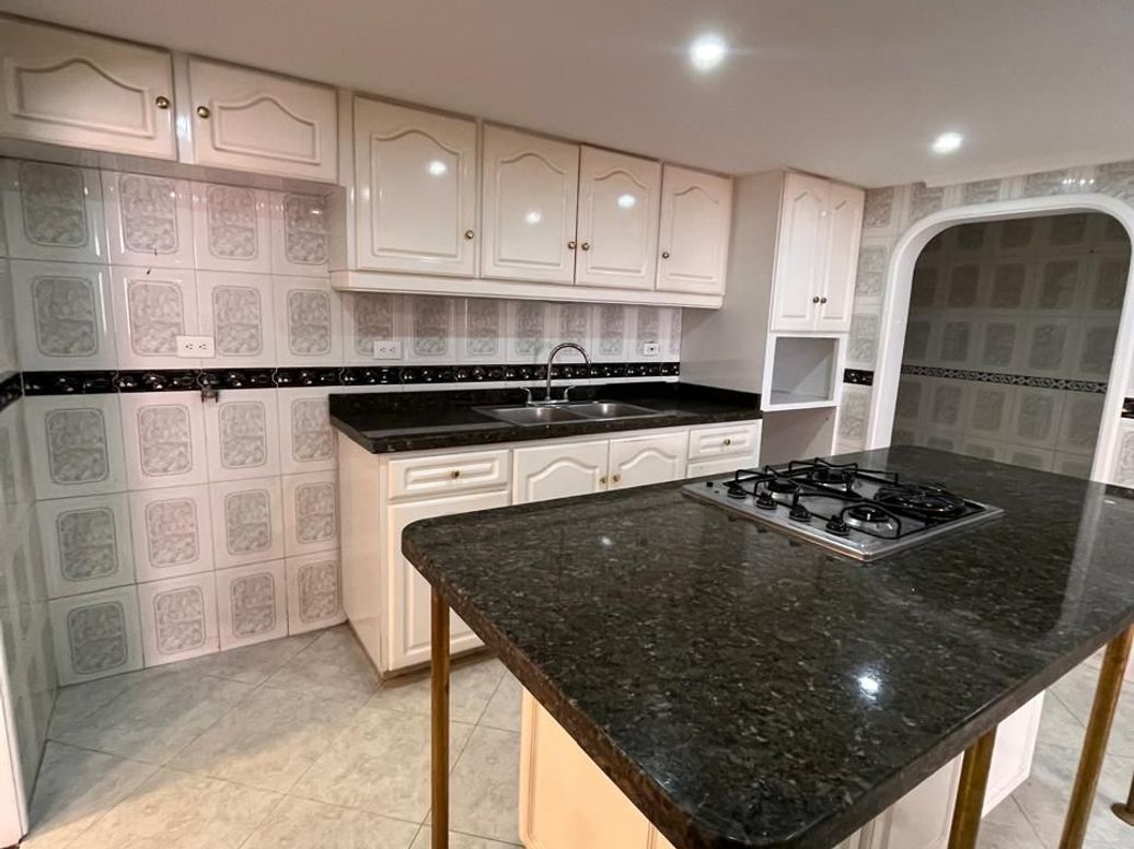 Apartamento de 3 alcobas en venta en Cr. El Bosque, Bogotá, 130 m² · foto 5 de 15
