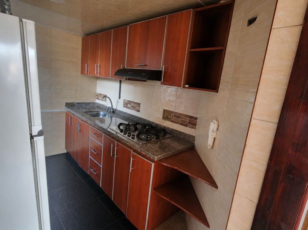 Apartamento de 5 alcobas en venta en Santa Rosa Del Carvajal, Bogotá, 66 m² · foto 3 de 13