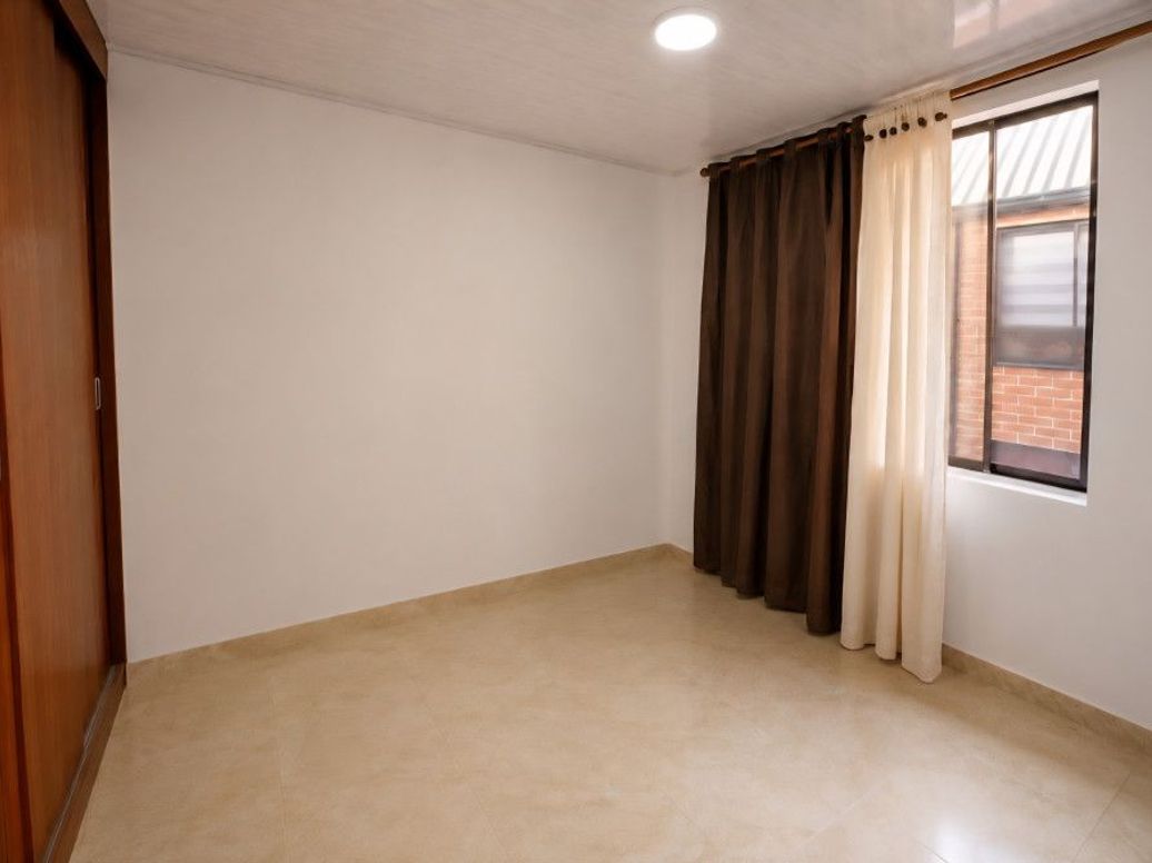 Apartamento de 5 alcobas en venta en Santa Rosa Del Carvajal, Bogotá, 66 m² · foto 12 de 13