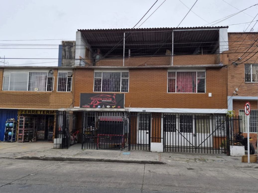 Casa de 6 alcobas en venta en Canódromo, Bogotá, 320 m² · foto 4 de 5