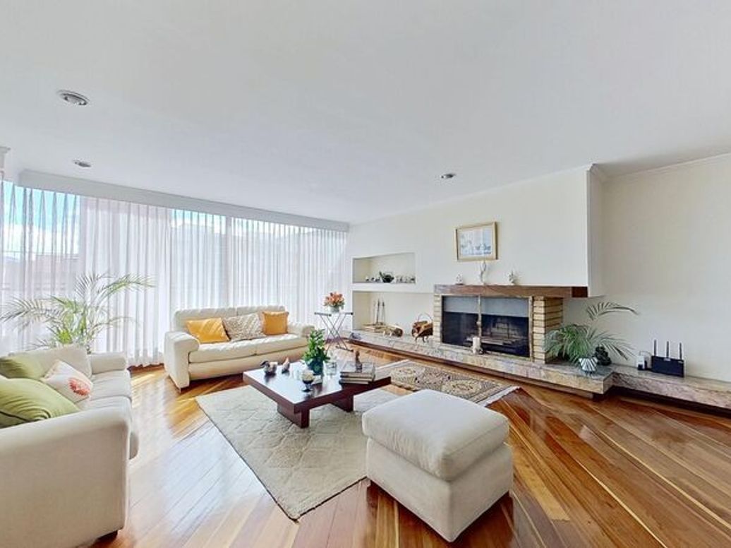 Apartamento de 3 alcobas en venta en Santa Barbara Central, Bogotá, 218 m² · foto 4 de 20
