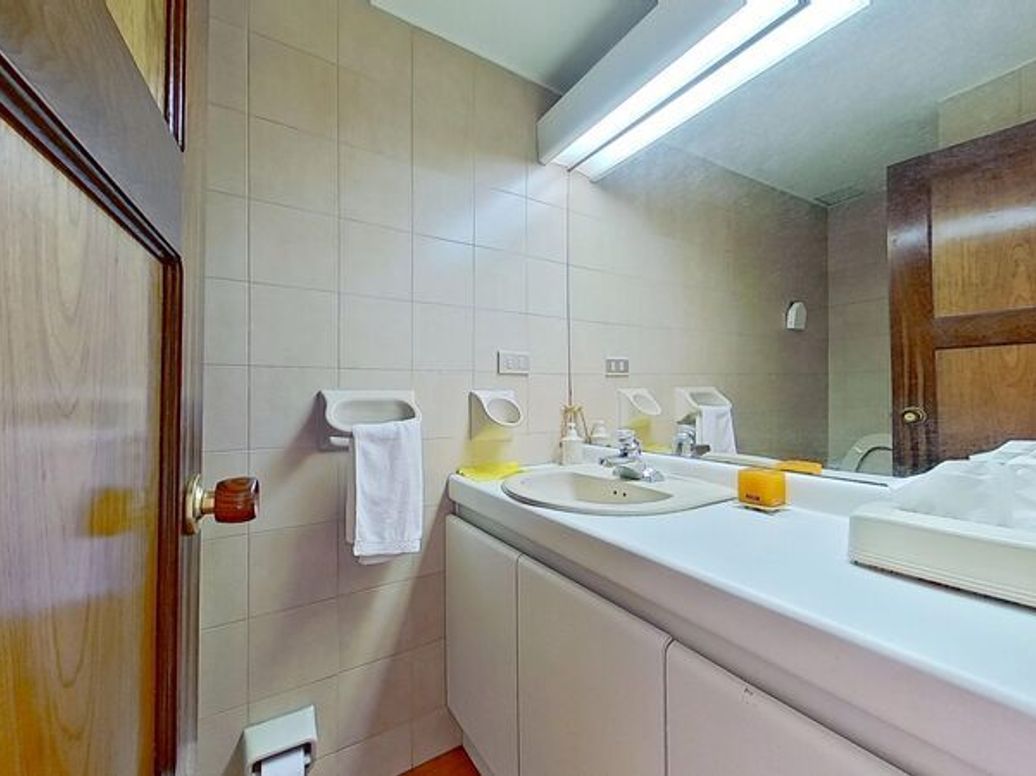 Apartamento de 3 alcobas en venta en Santa Barbara Central, Bogotá, 218 m² · foto 12 de 20