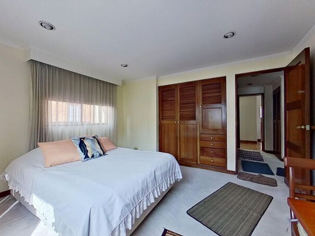Apartamento de 3 alcobas en venta en Santa Barbara Central, Bogotá, 218 m² · foto 14 de 20