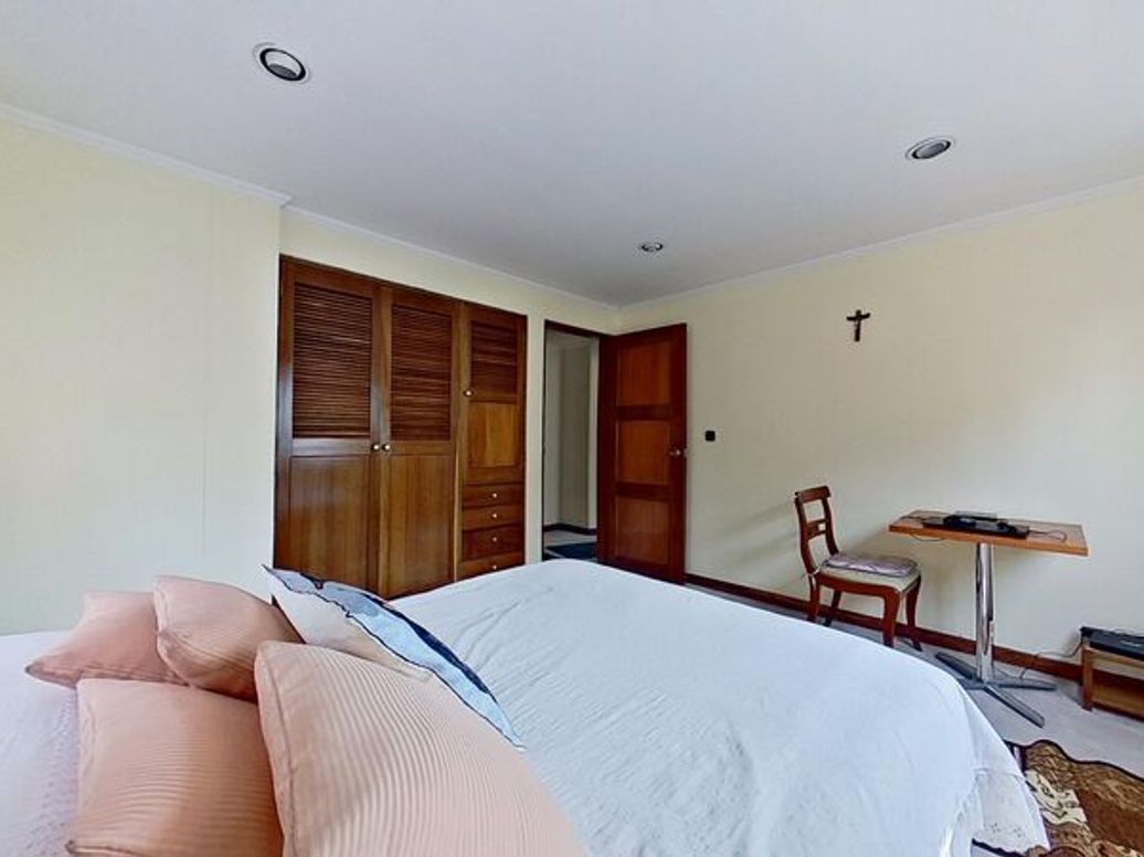 Apartamento de 3 alcobas en venta en Santa Barbara Central, Bogotá, 218 m² · foto 16 de 20