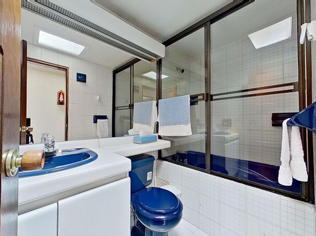 Apartamento de 3 alcobas en venta en Santa Barbara Central, Bogotá, 218 m² · foto 17 de 20