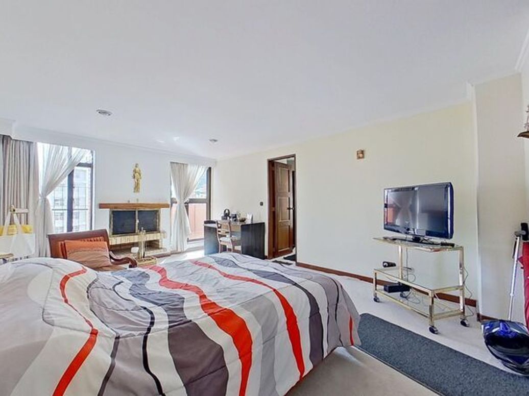 Apartamento de 3 alcobas en venta en Santa Barbara Central, Bogotá, 218 m² · foto 18 de 20
