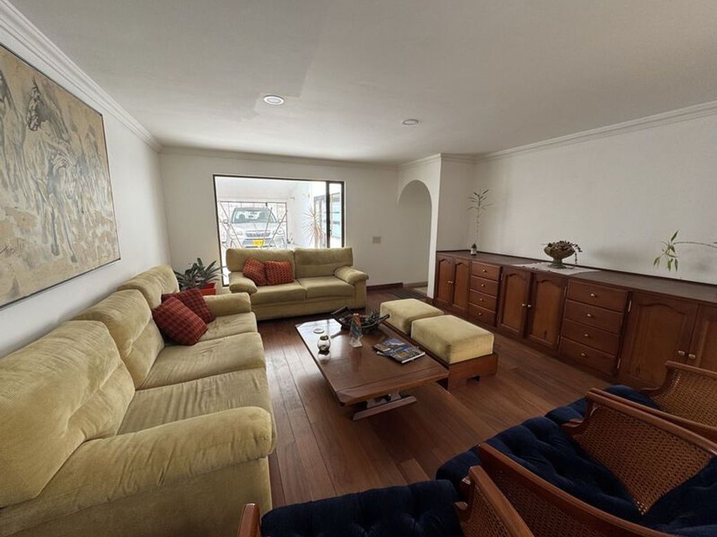 Casa de 3 alcobas en venta en Mónaco, Bogotá, 270 m² · foto 2 de 20