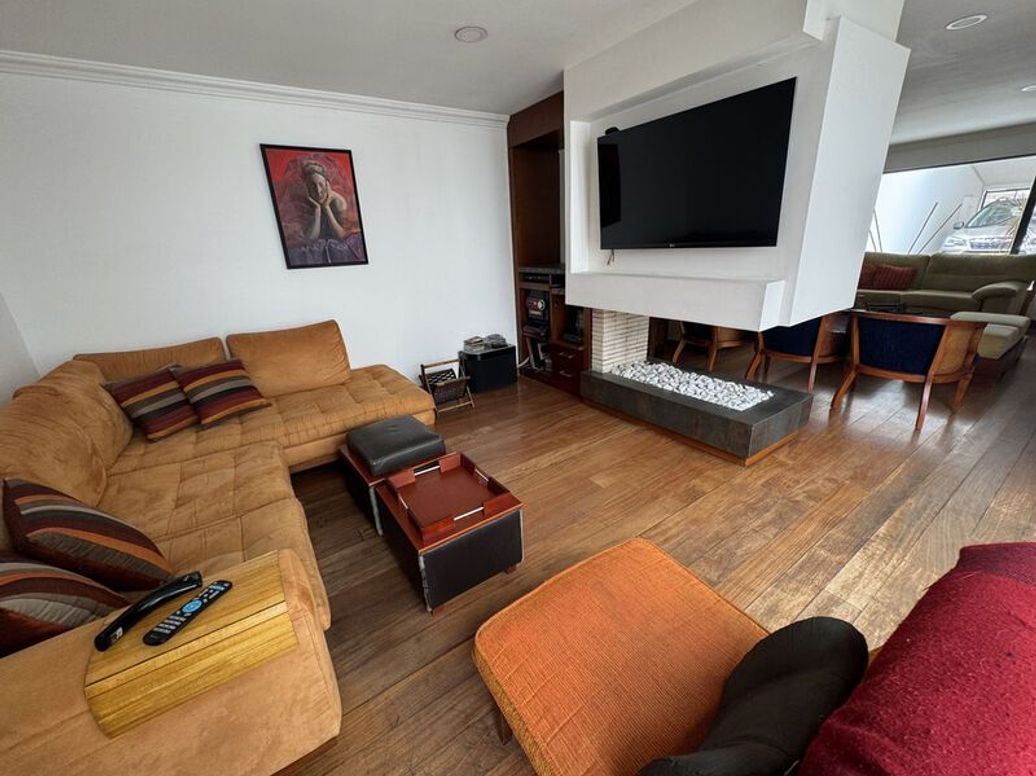 Casa de 3 alcobas en venta en Mónaco, Bogotá, 270 m² · foto 5 de 20