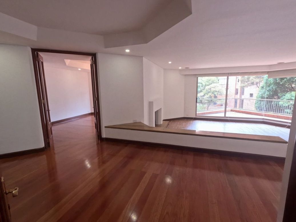 Apartamento de 4 alcobas en venta en El Retiro, Bogotá, 277 m² · foto 2 de 20