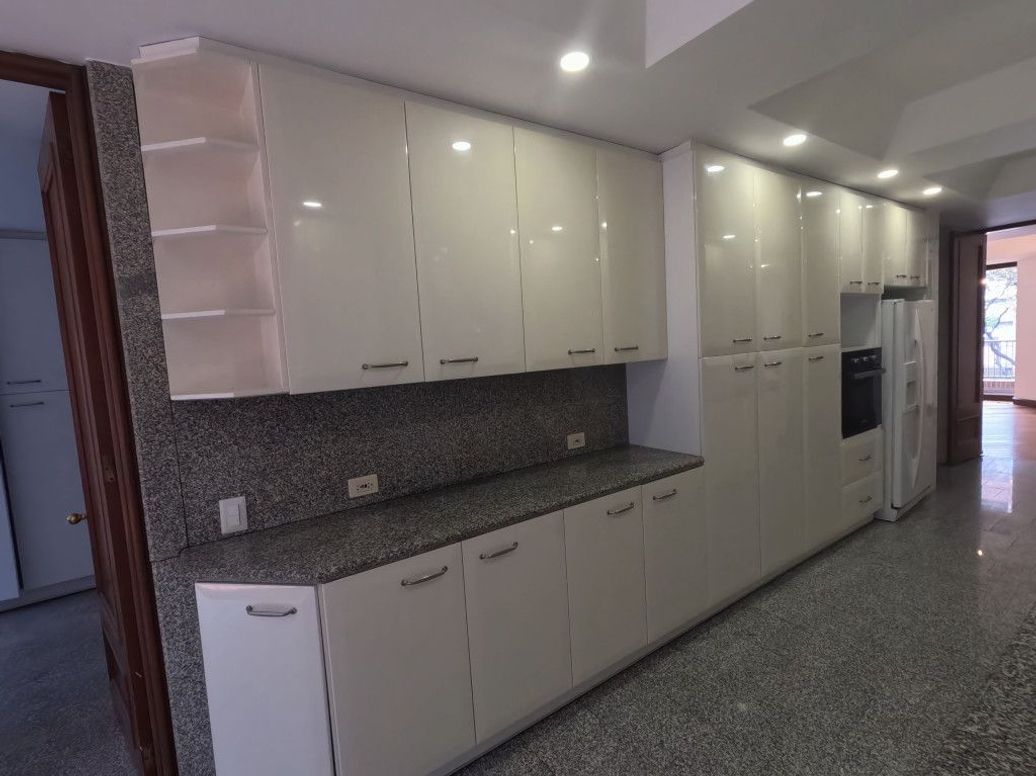 Apartamento de 4 alcobas en venta en El Retiro, Bogotá, 277 m² · foto 10 de 20