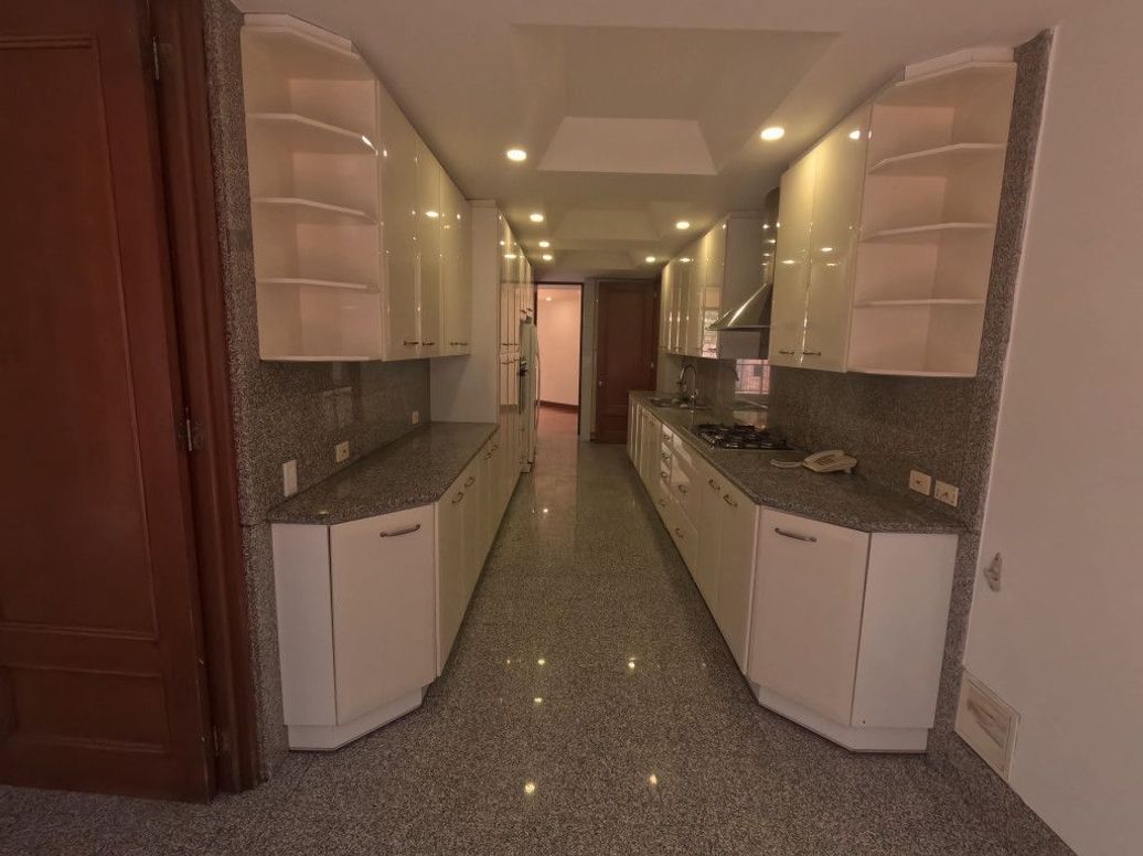Apartamento de 4 alcobas en venta en El Retiro, Bogotá, 277 m² · foto 13 de 20