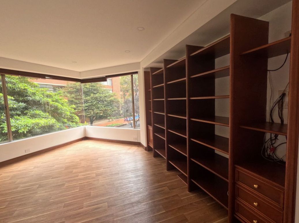 Apartamento de 4 alcobas en venta en El Retiro, Bogotá, 277 m² · foto 5 de 20