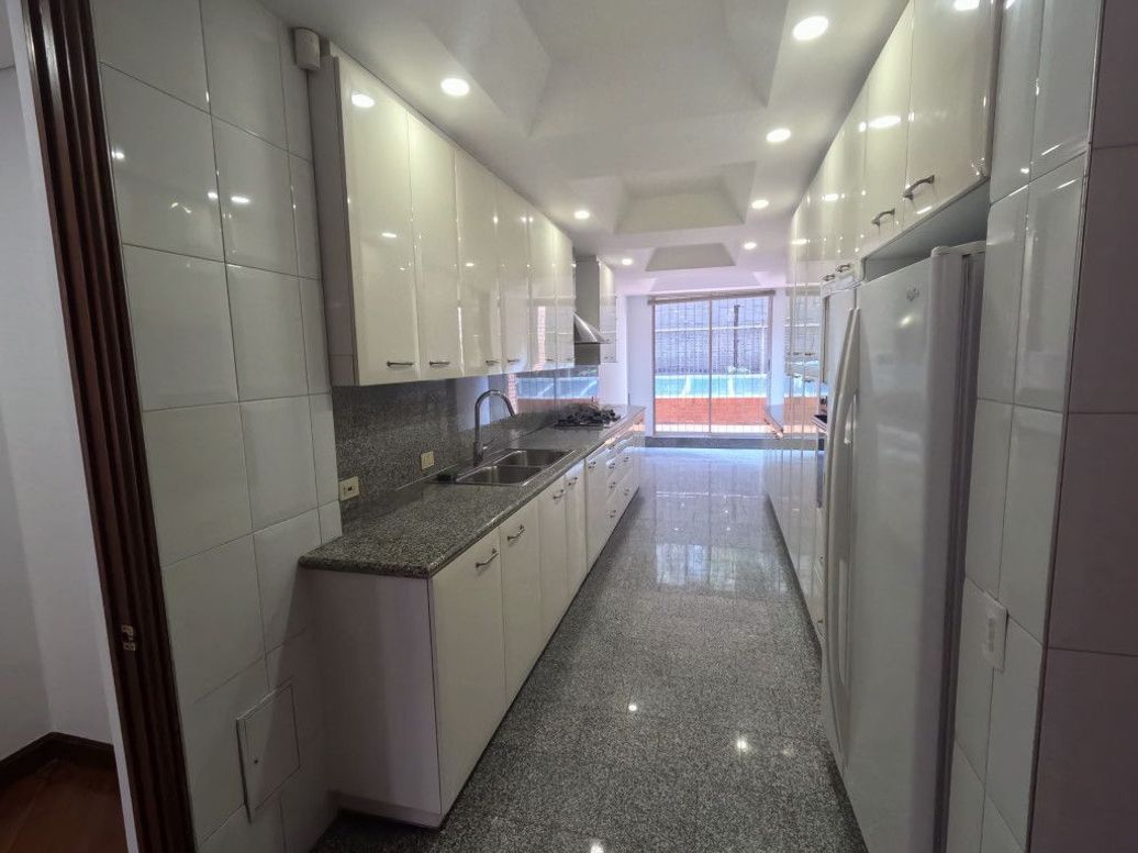 Apartamento de 4 alcobas en venta en El Retiro, Bogotá, 277 m² · foto 9 de 20