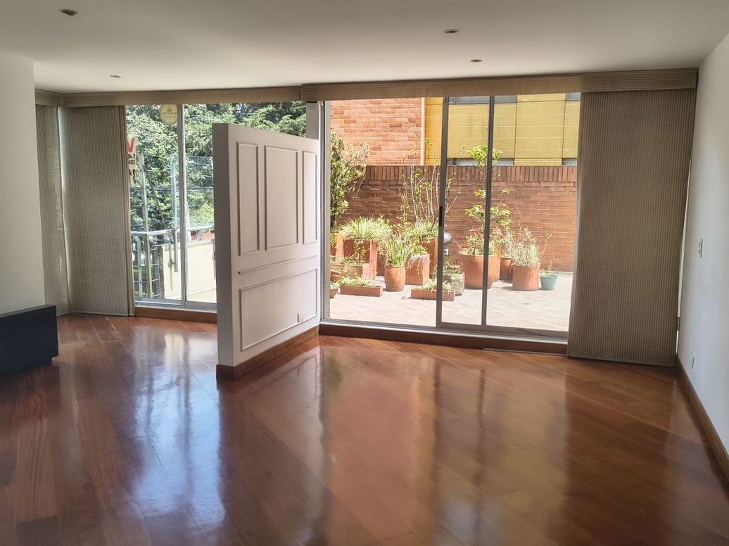 Apartamento de 3 alcobas en venta en Santa Barbara Occidental, Bogotá, 138 m² · foto 13 de 18