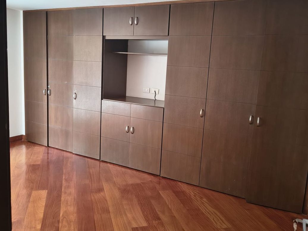 Apartamento de 3 alcobas en venta en Santa Barbara Occidental, Bogotá, 138 m² · foto 16 de 18