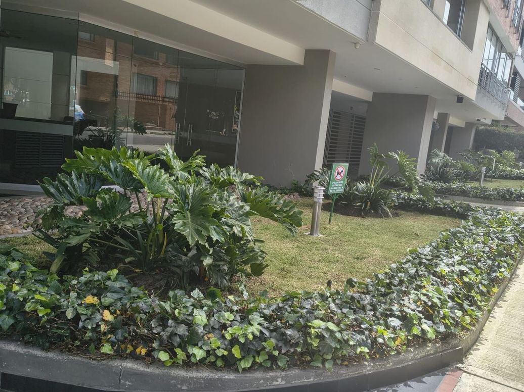 Apartamento de 3 alcobas en venta en Santa Barbara Occidental, Bogotá, 138 m² · foto 2 de 18