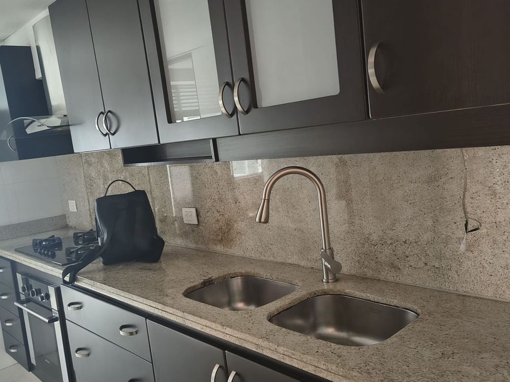 Apartamento de 3 alcobas en venta en Santa Barbara Occidental, Bogotá, 138 m² · foto 10 de 18