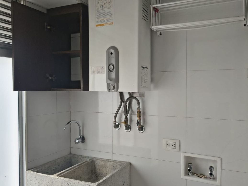 Apartamento de 3 alcobas en venta en Santa Barbara Occidental, Bogotá, 138 m² · foto 11 de 18